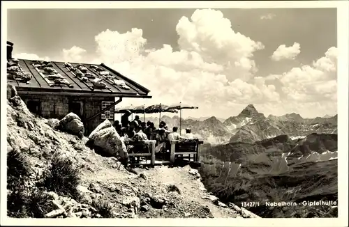 Ak Oberstdorf im Oberallgäu, Gipfelhütte auf dem Nebelhorn gegen Hochvogel