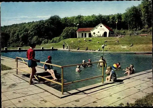 Ak Ehlscheid im Westerwald, Schwimmbad, Badegäste, Liegewiese