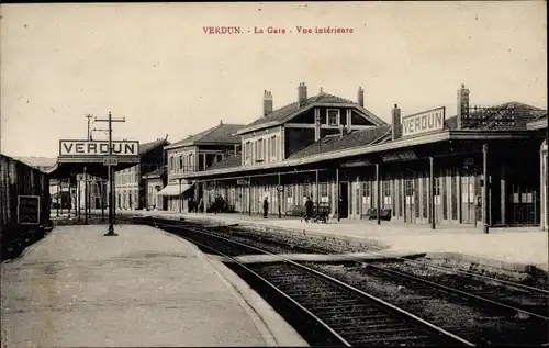 Ak Verdun Meuse, La Gare, Vue interieure, Bahnhof