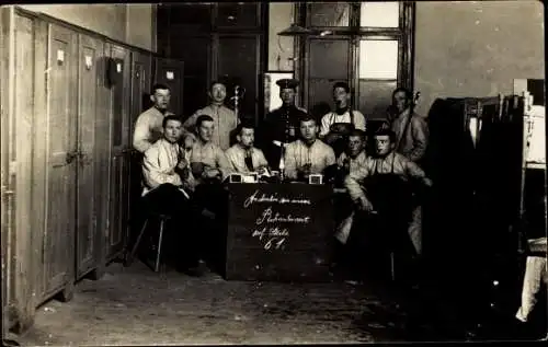 Foto Ak Itzehoe in Holstein, Deutsche Soldaten in Uniformen, Stube 61