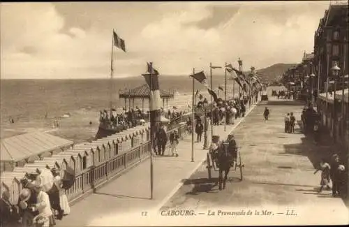 Ak Cabourg Calvados, La Promenade de la Mer