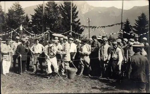 Foto Ak Französische Soldaten spielen Blinde Kuh