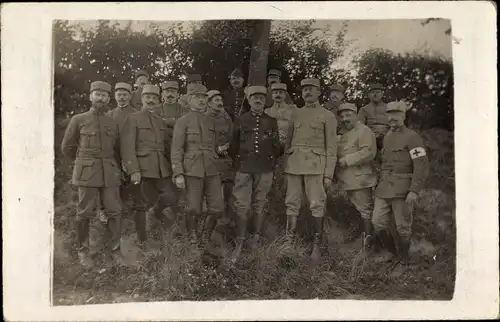 Foto Ak Französische Soldaten in Uniformen, Sanitäter