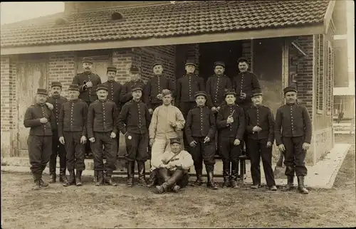 Foto Ak Französische Soldaten in Uniformen, Gruppenaufnahme