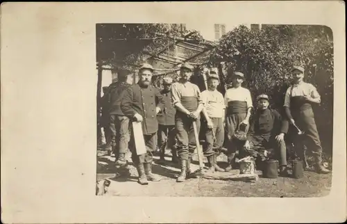 Foto Ak Französische Soldaten in Uniformen mit Kochgeschirr, I WK