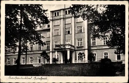 Ak Konstantinsbad Pilsen, Blick zum Kurhaus hin