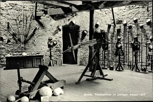 Ak Goslar am Harz, Gaststätte im Zwinger, Rüstkammer, Ritterrüstungen, Waffen