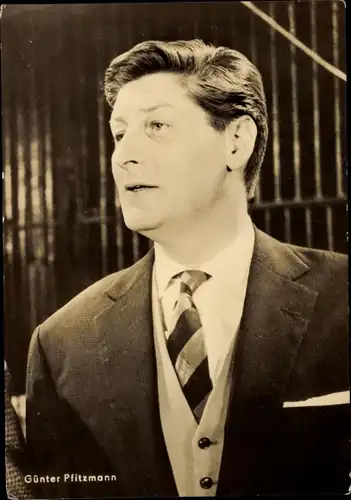 Ak Schauspieler Günter Pfitzmann, Portrait, Krawatte