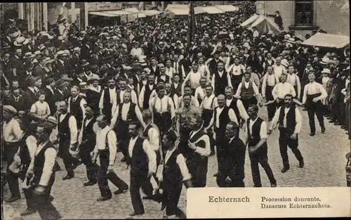 Ak Echternach Luxemburg, Procession dansante, danseurs Echternachois