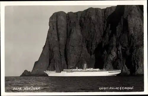 Ak Nordkamp Norwegen, Dampfschiff vor einer Felswand
