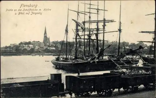 Ak Flensburg in Schleswig Holstein, Partie an der Schiffbrücke im Hafen, Blick auf Jürgenby
