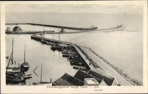 Ak Urk Flevoland Niederlande, Zeldzaamgezicht ledige haven, Hafenpartie