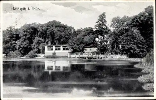 Ak Hainspitz in Thüringen, Blick vom Wasser aus auf ein Gebäude