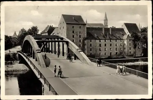 Ak Straubing an der Donau Niederbayern, Neue Donaubrücke mit Schlosskaserne