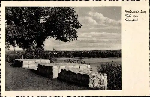 Ak Neubrandenburg in Mecklenburg Vorpommern, Ehrenmal