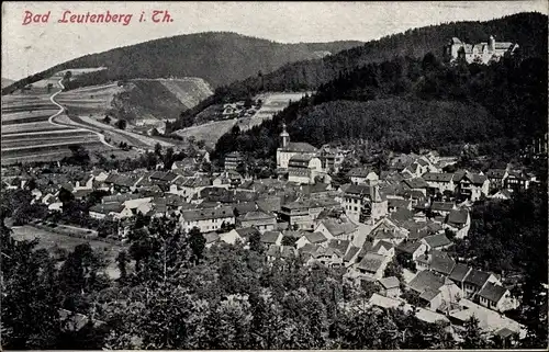 Ak Leutenberg in Thüringen, Stadtpanorama, Talansicht, Felder