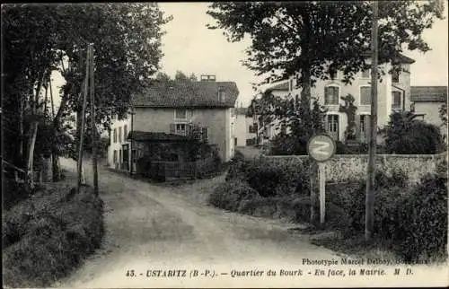 Ak Ustaritz Pyrénées Atlantiques, Quartier du Bourk, la Mairie