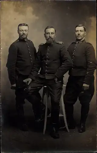 Foto Ak Drei Französische Soldaten in Uniformen, I WK