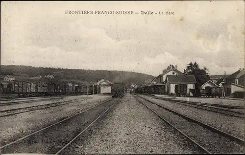 Ak Delle Territoire de Belfort, la gare, Frontière Franco-Suisse, Gleisananlagen