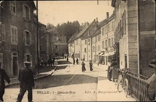 Ak Delle Territoire de Belfort, Grande Rue, Passanten