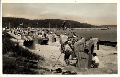 Foto Ak Ostseebad Timmendorfer Strand, Strandpartie, Strandkörbe, Strandleben