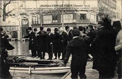 Ak Paris VII, Visitation du President Briand et M. Briand, Inondation de Paris, janvier 1010