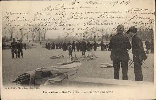 Ak Paris I., Paris Vecu, Aux Tuileries, La Flotte en cale seche