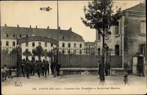 Ak Paris Ménilmontant, Caserne des Tourelles, Blvd. Mortier