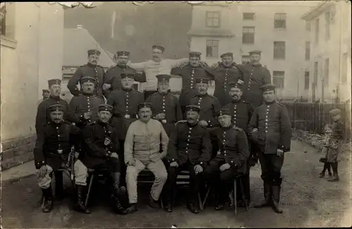 Foto Ak Deutsche Soldaten in Uniform, Ausbildung Trier 1916, Albert Reikowski
