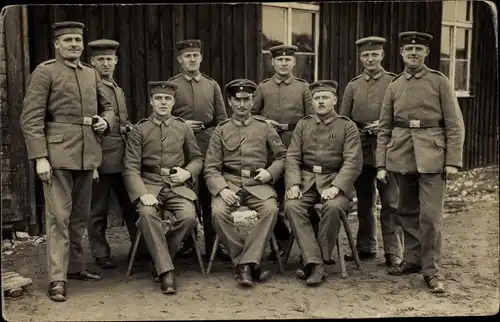 Foto Ak Deutsche Soldaten in Uniform, Truppenübungsplatz Wünsdorf Zossen, Baracke