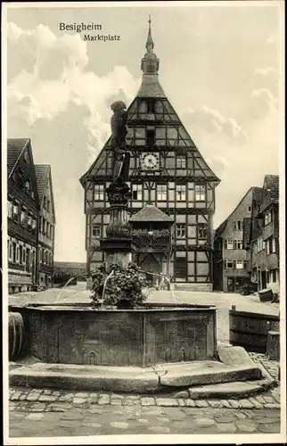 Ak Besigheim im Kreis Ludwigsburg, Partie am Brunnen auf dem Marktplatz, Fachwerkhaus