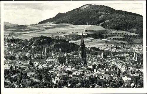 Ak Freiburg im Breisgau, Blick über die Stadt mit Münster, Schönberg und Lorettohöhe