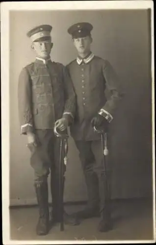 Studentika Foto Ak Berlin, zwei Studenten in Uniform, Degen