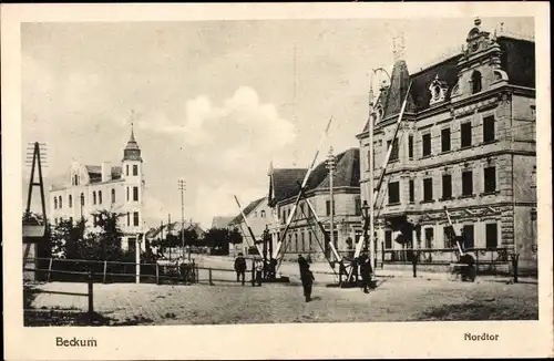 Ak Beckum in Westfalen, Nordtor, Bahnübergang, Schranken