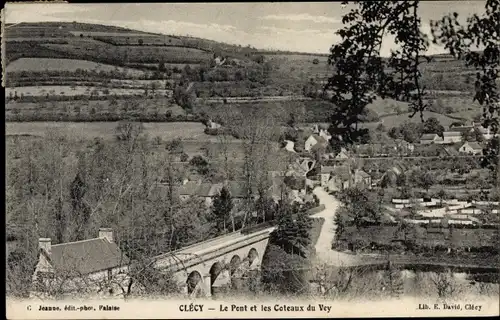 Ak Clecy Calvados, Le Pont et les Coteaux du Vey