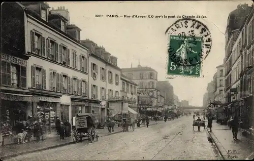 Ak Paris Ménilmontant, Rue d'Avron, Bazar, pont du chemin de fer
