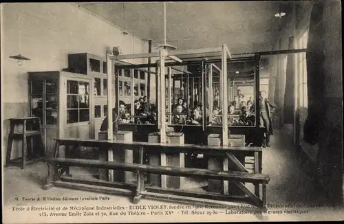 Ak Paris XV., Ecole d'Electricité et de Mécanique industrielle, Laboratoire, 50 Rue Violet