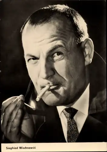 Aj Schauspieler Siegfried Wischniewski, Portrait, Zigarette