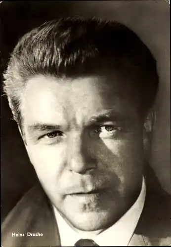 Ak Schauspieler Heinz Drache, Der Hexer, Portrait, Anzug