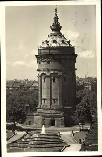 Ak Mannheim, Blick zum Wasserturm mit Fontäne