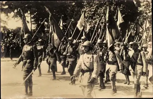 Foto Ak Paris Frankreich, Militärparade, belgische Soldaten, Alliierte, Siegesparade 1919