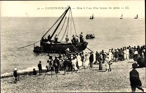 Ak Cayeux sur Mer Somme, Mise a l'eau d'un bateau de peche