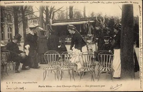 Ak Paris VIII., Paris Vecu, Aux Champs Elysees, Les premiers pas