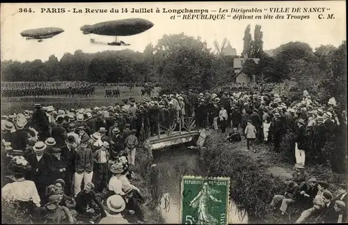 Ak Paris XVI., Revue du 14 Juillet a Longchamps, Dirigeables Ville de Nancy et Republique