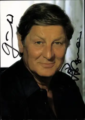 Ak Schauspieler Günter Pfitzmann, Portrait, Autogramm, Schwarzes Hemd