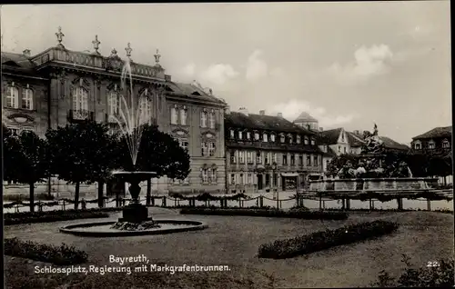 Ak Bayreuth in Oberfranken, Schlossplatz, Regierung mit Markgrafenbrunnen