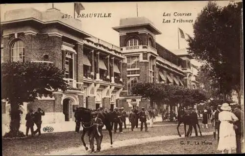 Ak Deauville Calvados, Les Courses