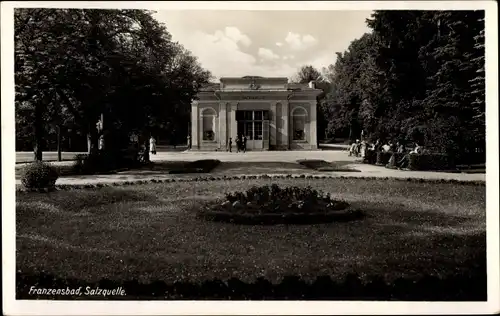 Ak Františkovy Lázně Franzensbad Reg. Karlsbad, Salzquelle