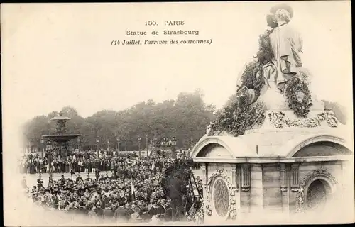 Ak Paris VIII., Place de la Concorde, Statue de Strasbourg, 14 juillet, arrivée des couronnes