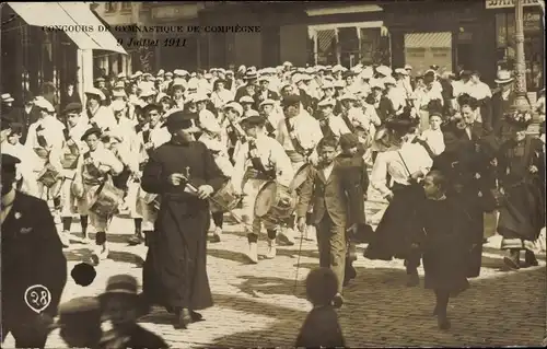 Ak Compiègne Oise, Festzug, Jungen mit Trommeln, Fest